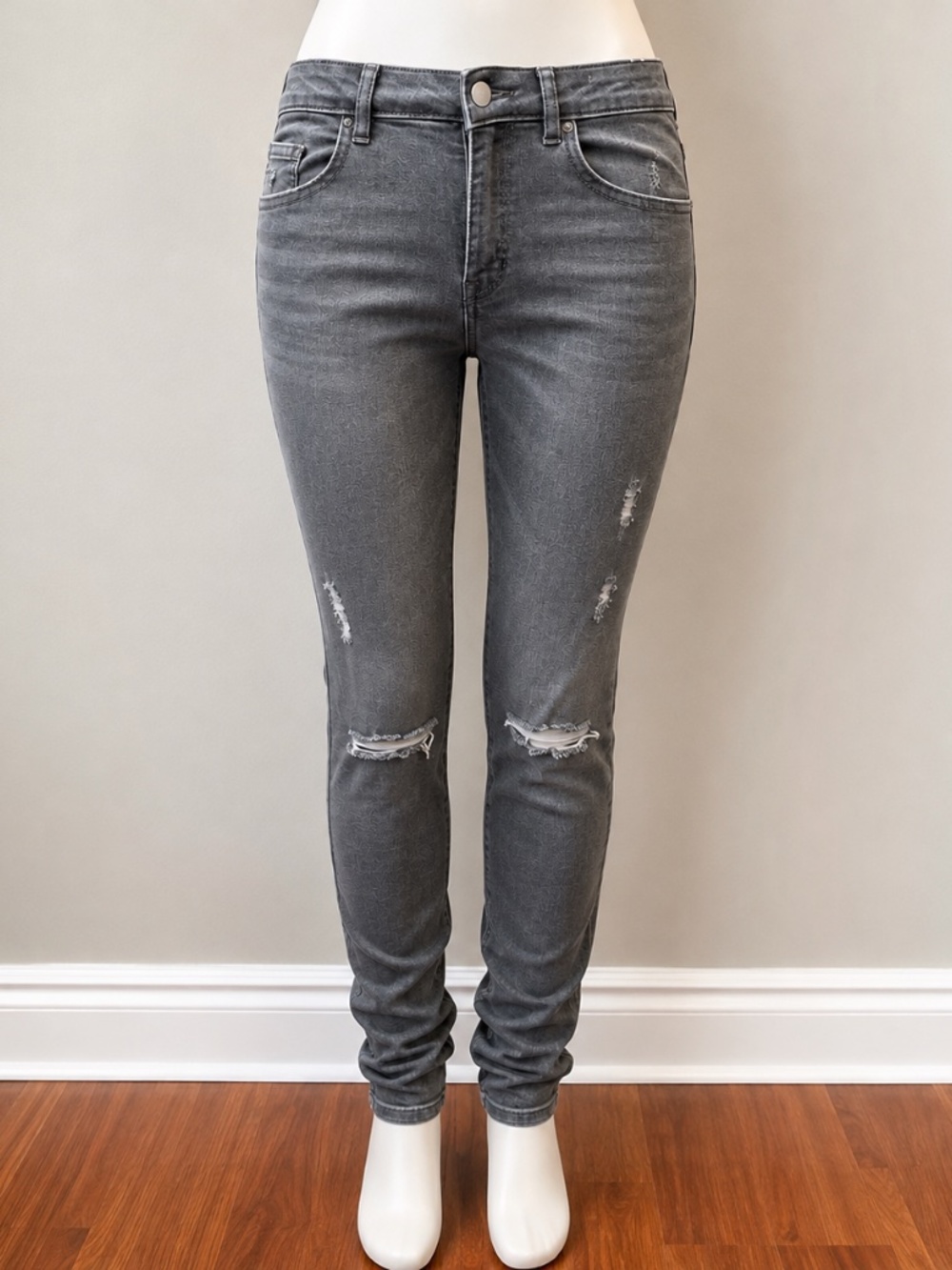 Grey Denim Distressed Denim Jean 🌎